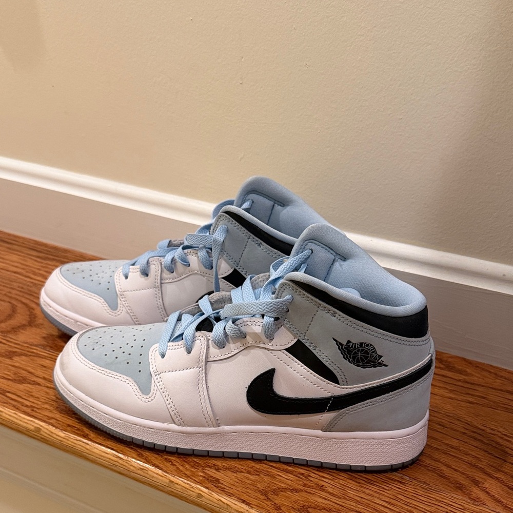 Air Jordan 1 Mid GS 'Ice Blue'
